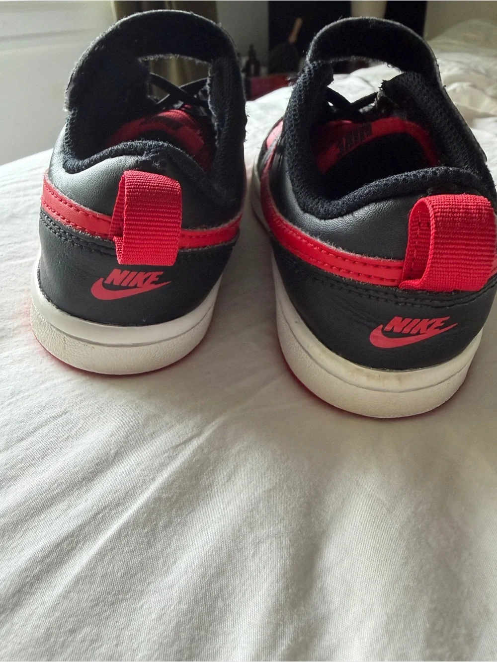 Nike Kids Red and Black Low-Top Sneakers